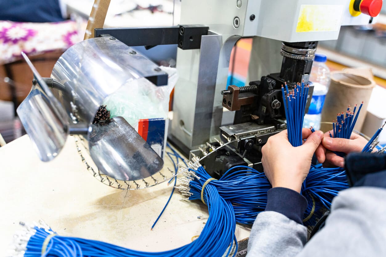 The Shift From In-House Builds To Outsourced Cable Assemblies: Why OEMs Are Switching